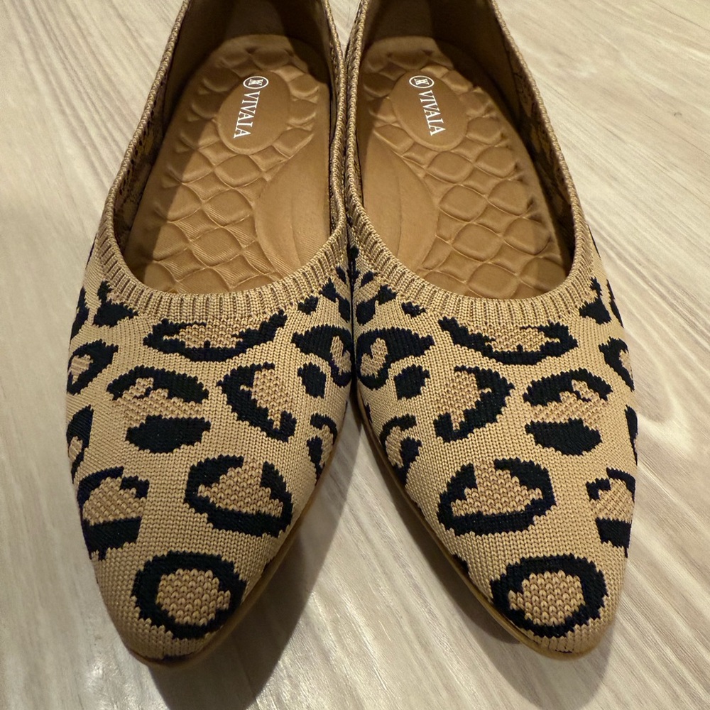 Vivaia leopard flats NWOT, size 39.5
